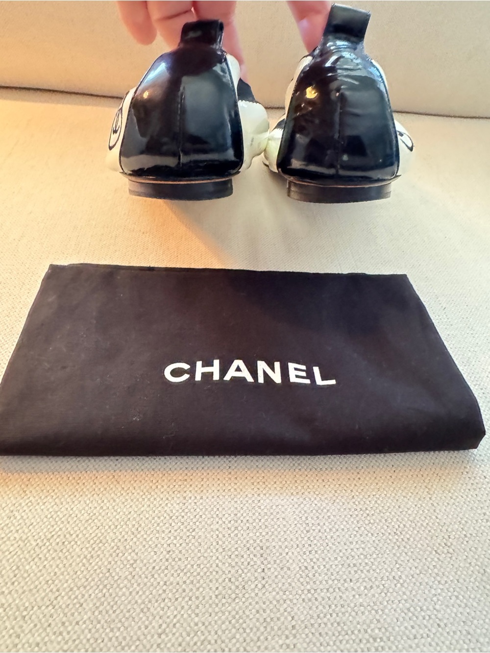 CHANEL Monochrome Patent Leather Elastic Cap Toe Ballet Flats, EU 42 - Picture 9 of 11